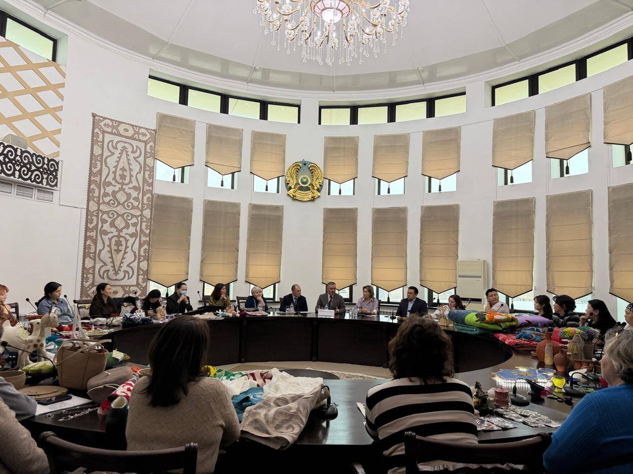 В каждом изделии — тепло рук, любовь к родной земле и уважение к традициям.